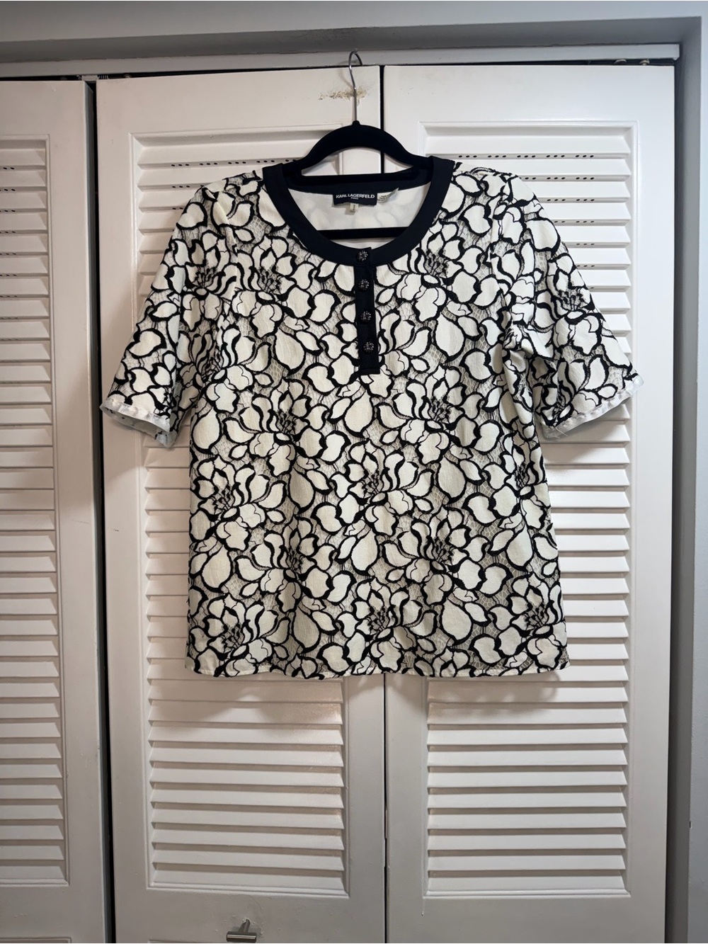 Karl Lagerfeld Black & White Floral Lace-Effect Short Sleeve Top